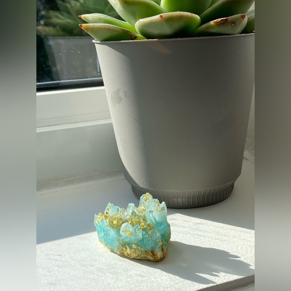 House decoration ~ Frozen light blue crystal cluster with gold flakes 💙🤍 - Picture 4 of 16